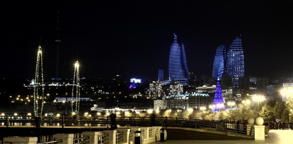 Баку встретил 2017 год грандиозным фейерверком 