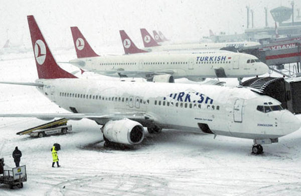 Turkish Airlines отменила сотни рейсов в Стамбуле на 2 дня