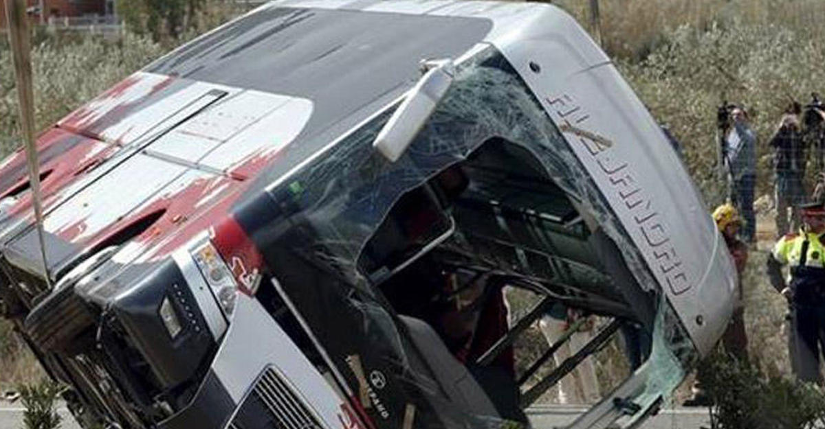 Ekskursiya avtobusu aşdı - 12 turist öldü