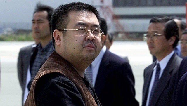 Полиция Ким Чен Намның туыстарын оның мәйітін алып кетуге міндеттеді