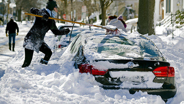 Снежная буря почти полностью парализовала Нью-Йорк