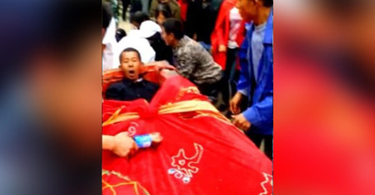 Китаец устроил свои похороны, чтобы поприсутствовать на них