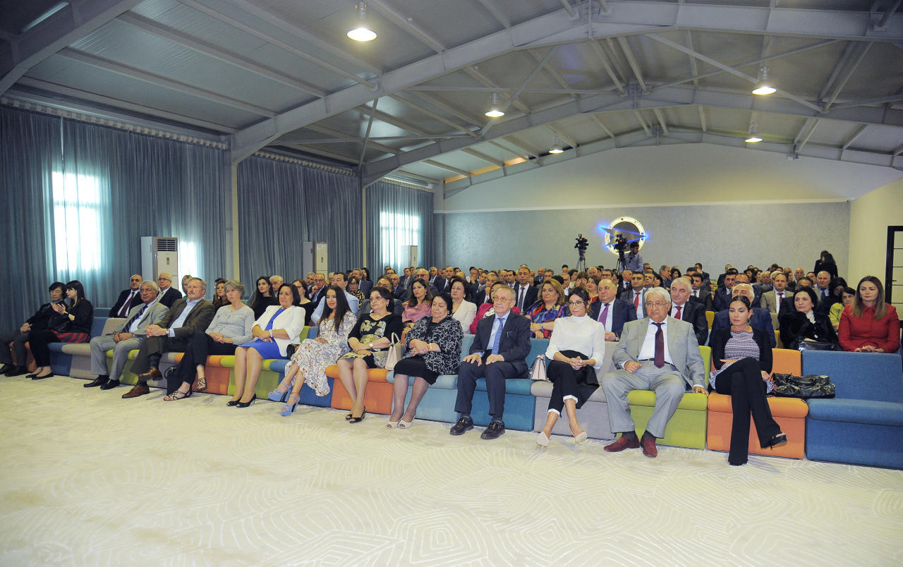 Первый вице-президент Мехрибан Алиева приняла участие в совместном мероприятии Национальной академии авиации и Университета АДА по случаю Дня Республики