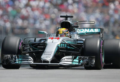 Пилот Mercedes лидирует в свободном заезде пилотов Формулы-1