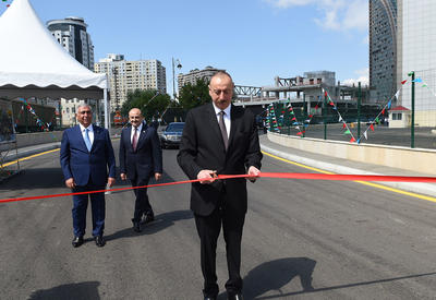 Президент Ильхам Алиев принял участие в открытии новой дороги в Баку <span class="color_red">- ФОТО</span>