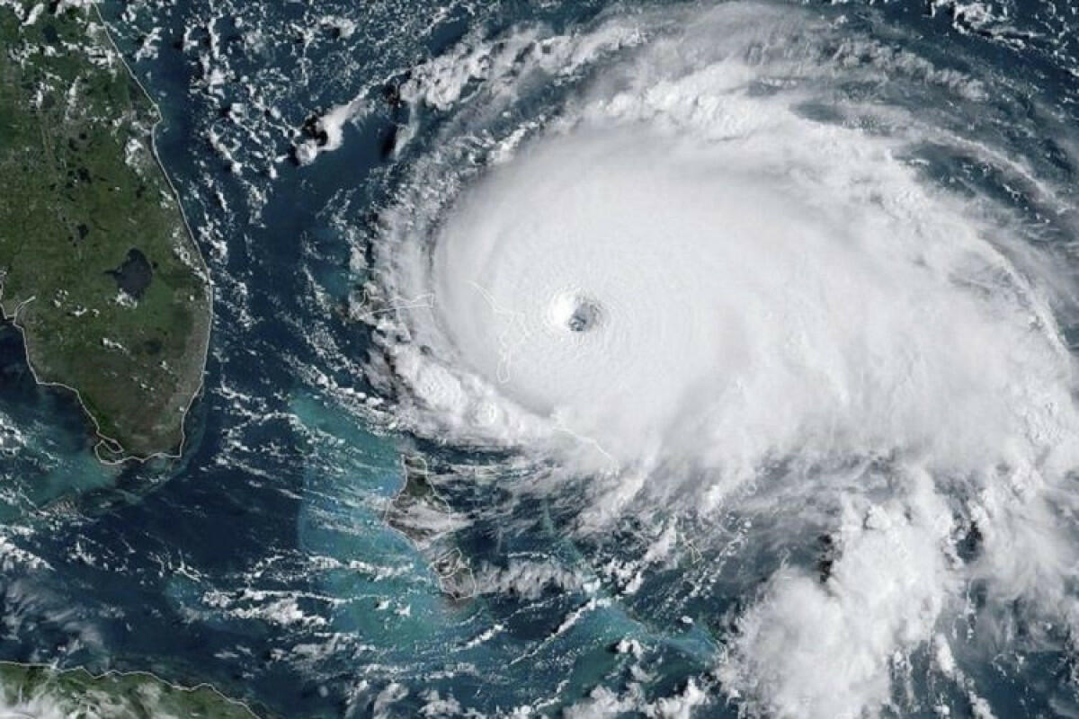 Ураган в Атлантическом океане