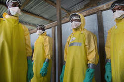Живущие в аду: Репортаж из зараженной Эболой Либерии - ФОТО