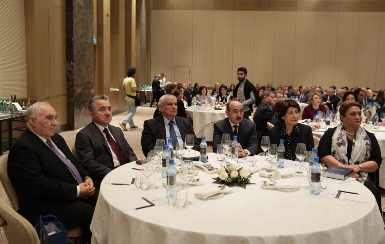 В Баку прошла конференция, посвященная 92-й годовщине со дня рождения великого лидера Гейдара Алиева