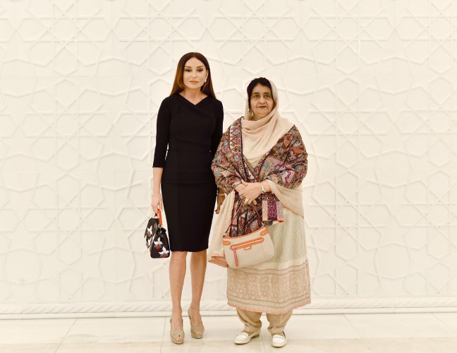 Первая леди Азербайджана Мехрибан Алиева встретилась с первой леди Пакистана