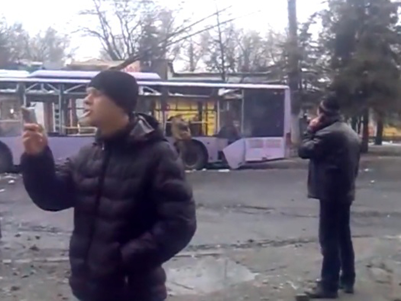 В Донецке снаряд попал в остановку, 9 погибших