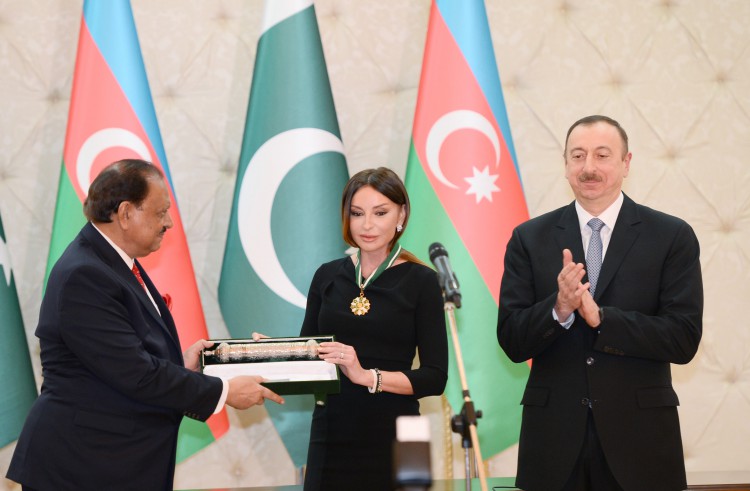 Первой леди Азербайджана Мехрибан Алиевой вручен высший орден Пакистана 