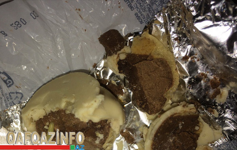 В Баку продаются конфеты с начинкой из червей (ФОТО)