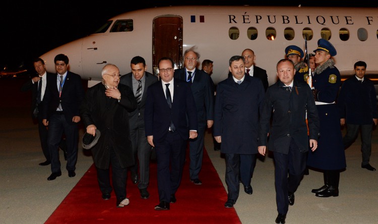 Президент Франции прибыл в Баку с рабочим визитом