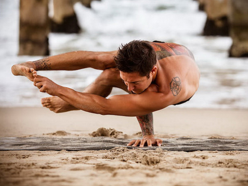 Изучайте силу и мужественность в йоге