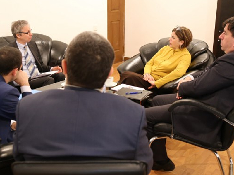 Шведский дипломат посетил Центр перевода в Баку