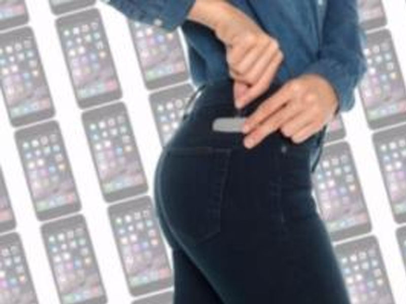 Смартфон можно заряжать от джинсовых брюк