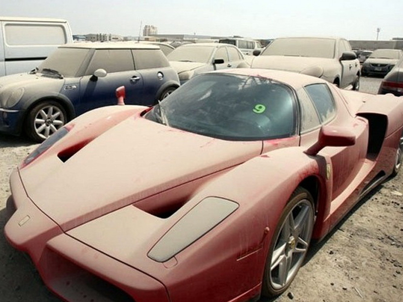 В Дубае на каждом углу бросают люксовые машины, и вот почему