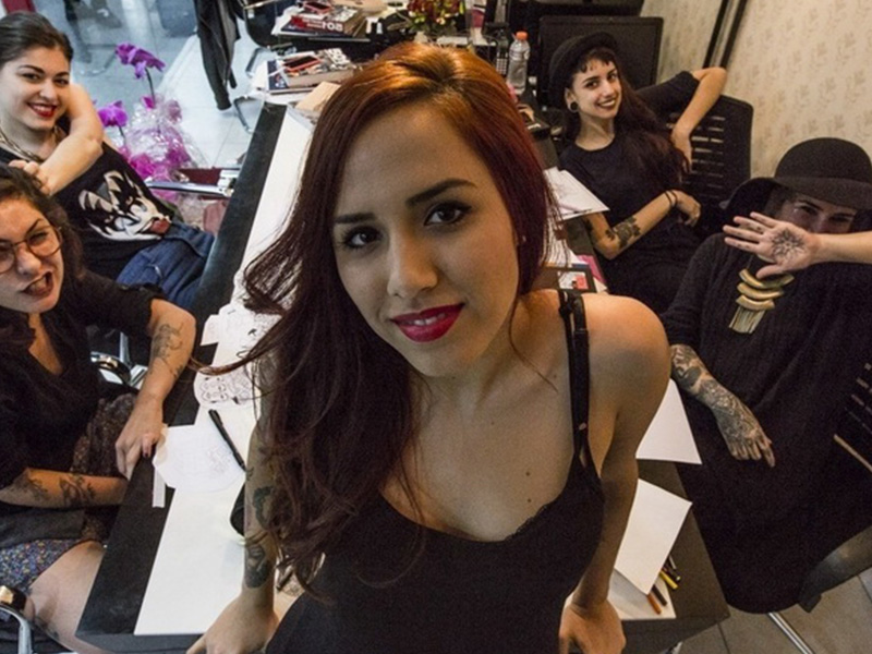 Как работают красавицы из уникального бразильского тату-салона