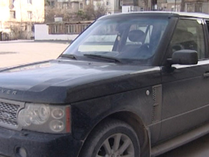 В Баку обчистили Range Rover