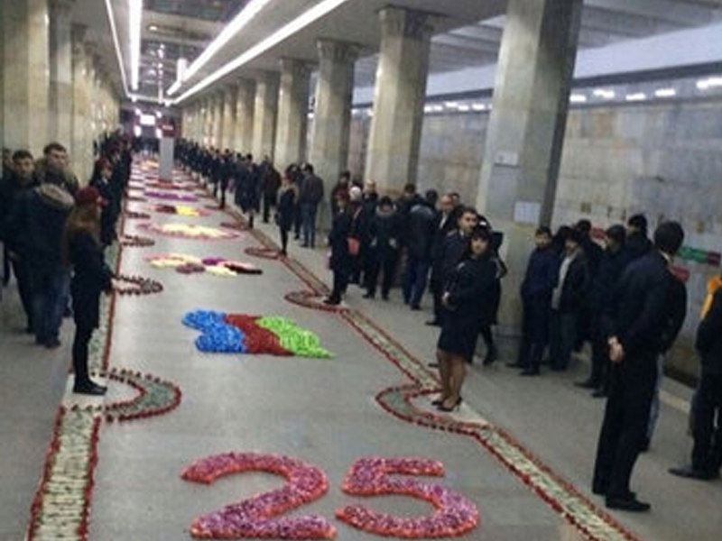 В бакинском метро почтили память жертв трагедии Черного января