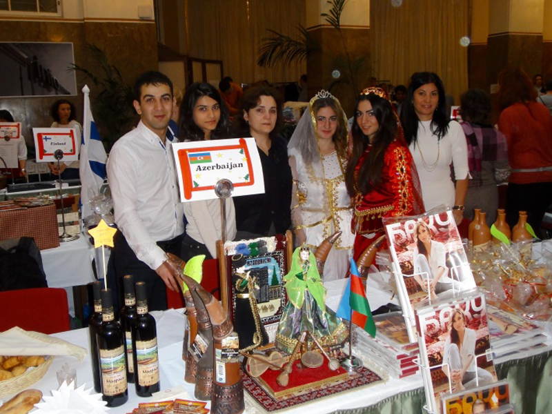 Генконсульство Азербайджана в Санкт-Петербурге приняло участие в благотворительной ярмарке