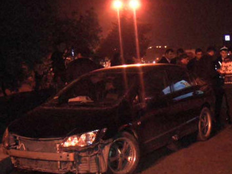 Ночная авария в Баку: водитель Honda мог остаться без авто