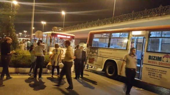 В Баку столкнулись два автобуса, есть пострадавшие