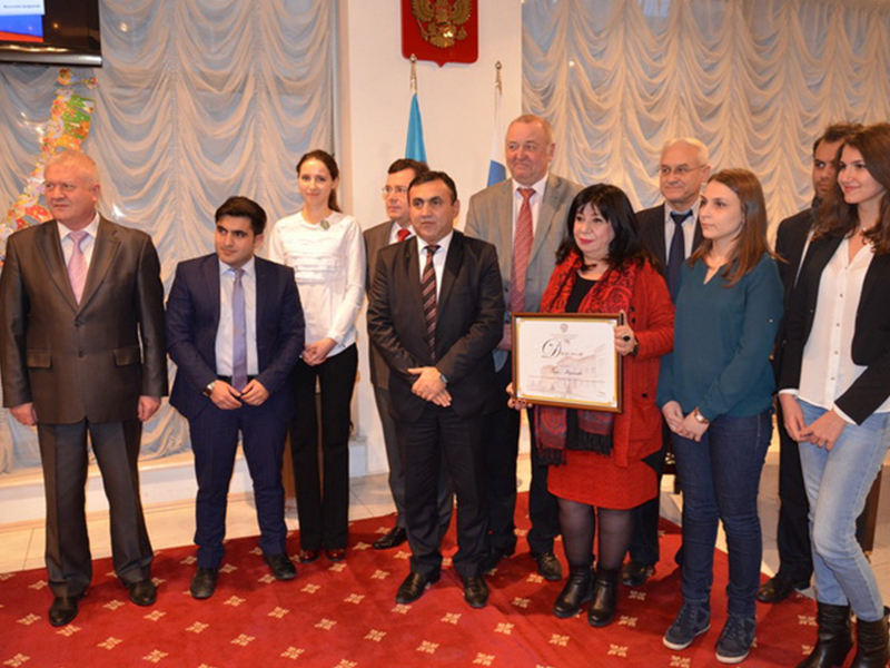 Российские дипломаты наградили азербайджанских журналистов