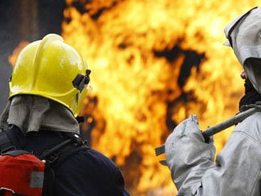 Cпасатели ищут под завалами ТЦ в Казани 19 человек