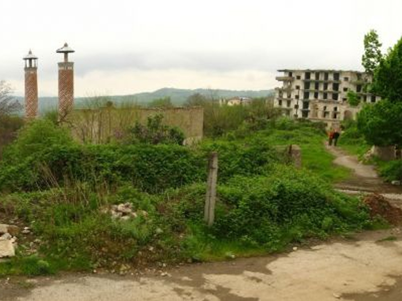 Армянские вандалы продолжают бесчинства на землях Азербайджана