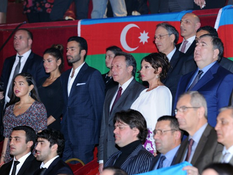 Первая леди Азербайджана Мехрибан Алиева наблюдала за товарищеской встречей азербайджанских и французских борцов в Париже
