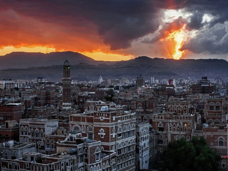 Люди грабят президентский дворец в Йемене