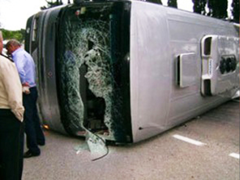 В Грузии поезд врезался в микроавтобус, есть погибшие