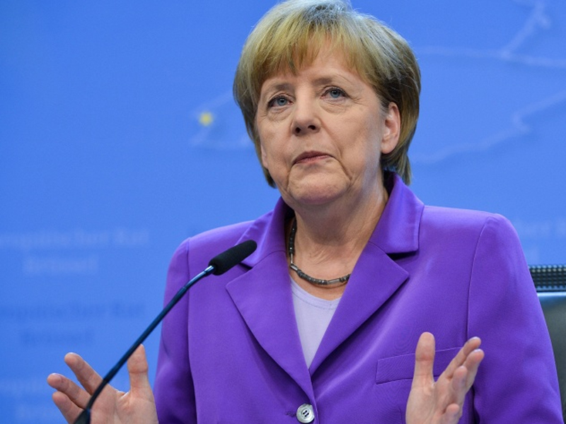 Ангела Меркель посетит место крушения лайнера во Франции