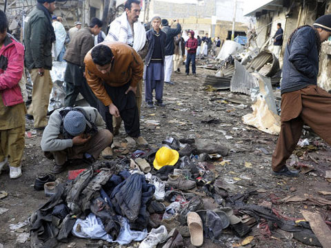 Число жертв теракта в Пакистане продолжает расти