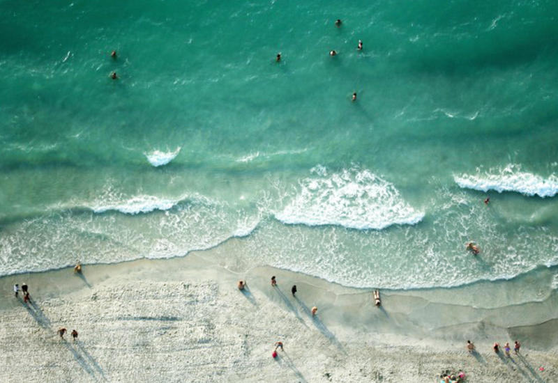 Названы пляжи Баку, где можно и нельзя купаться