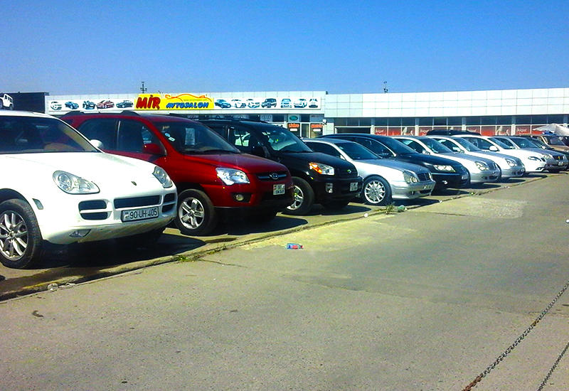 Бакинцы массово распродают свои автомобили