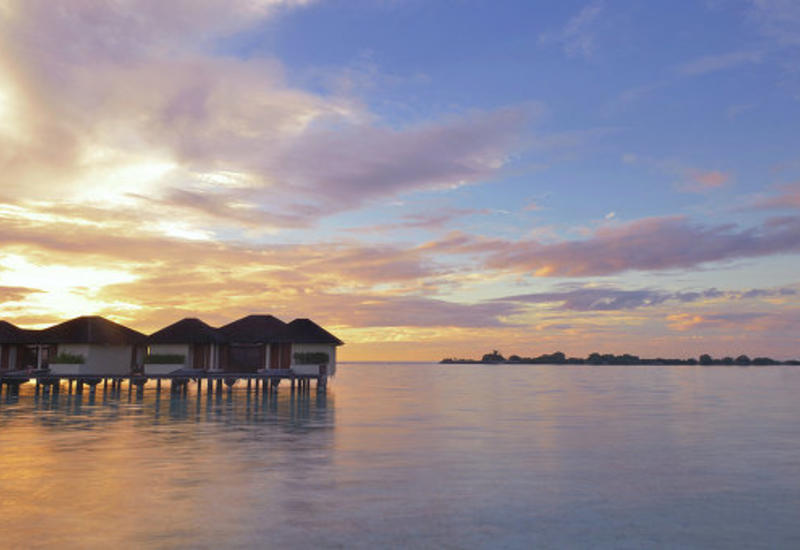 Мальдивы обязали платить налог выезжающих с островов туристов