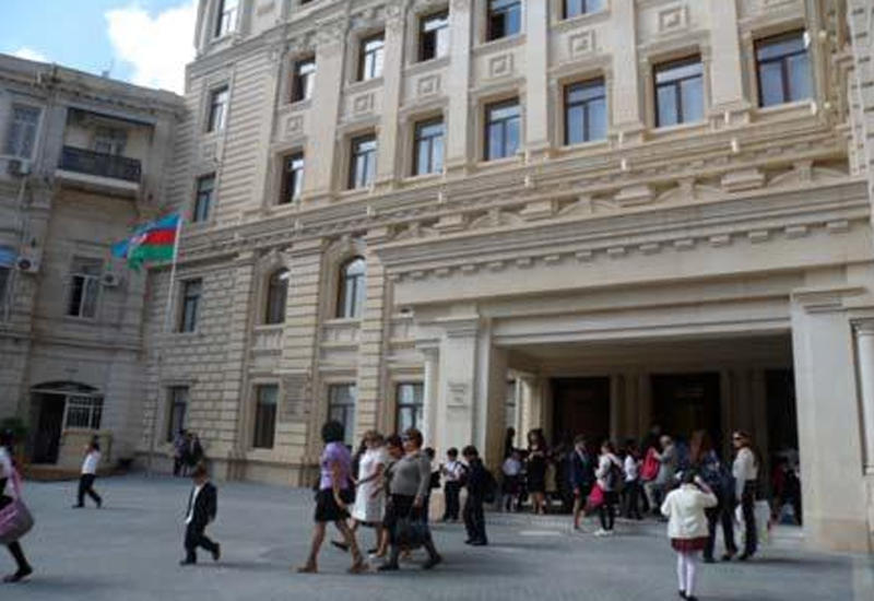 Азербайджанским учителям увеличат учебные часы