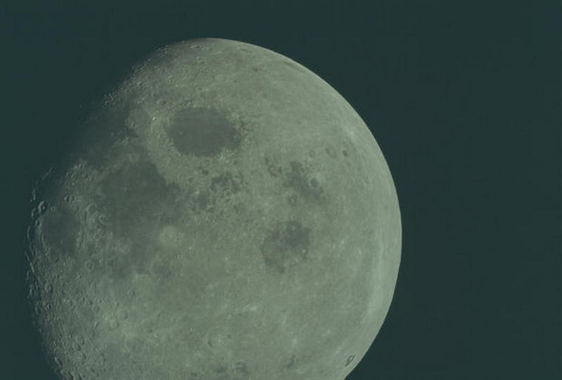 Фальшивая луна читать 4. Сатурная Луна. Луна Вики. Луна ненастоящая. Некрасивая Луна.