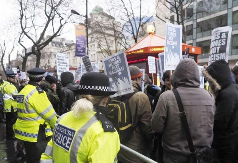 Великобритания протестует многотысячным митингом