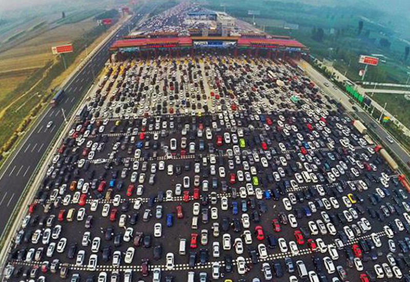 В Китае автомобили встали в 50-полосную пробку