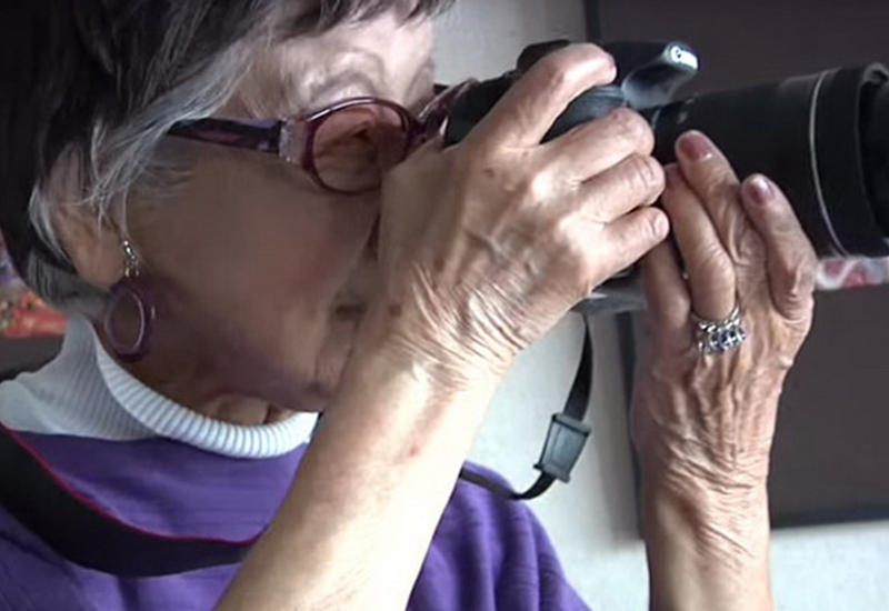 Первая японская фотожурналистка все еще снимает в возрасте 101 года