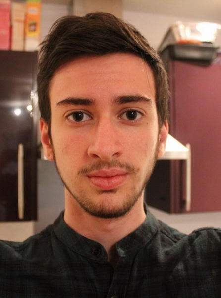 Трансгендер делал селфи каждый день, чтобы показать, как менялось его лицо