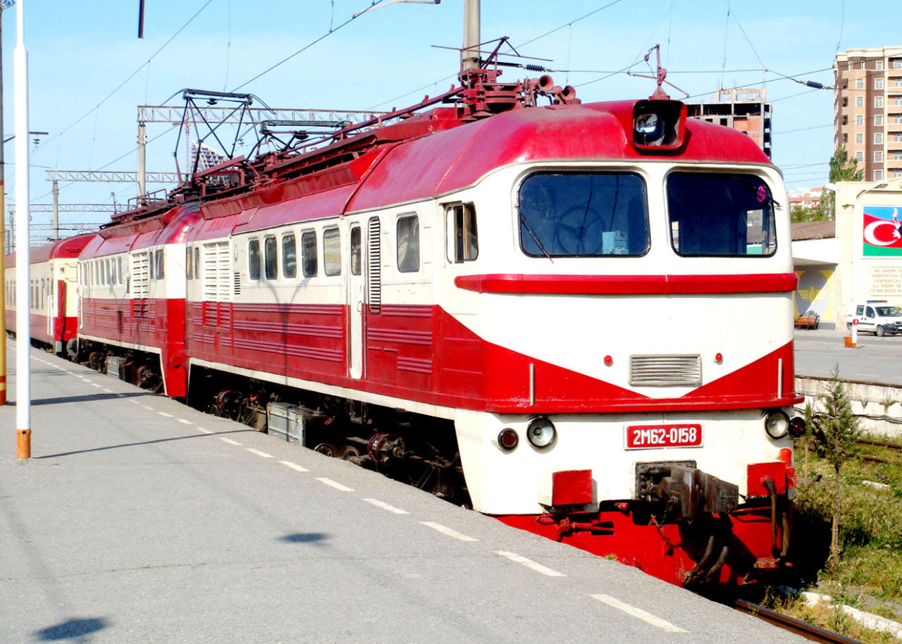 К поездам в районы Азербайджана добавят дополнительные вагоны на Новруз