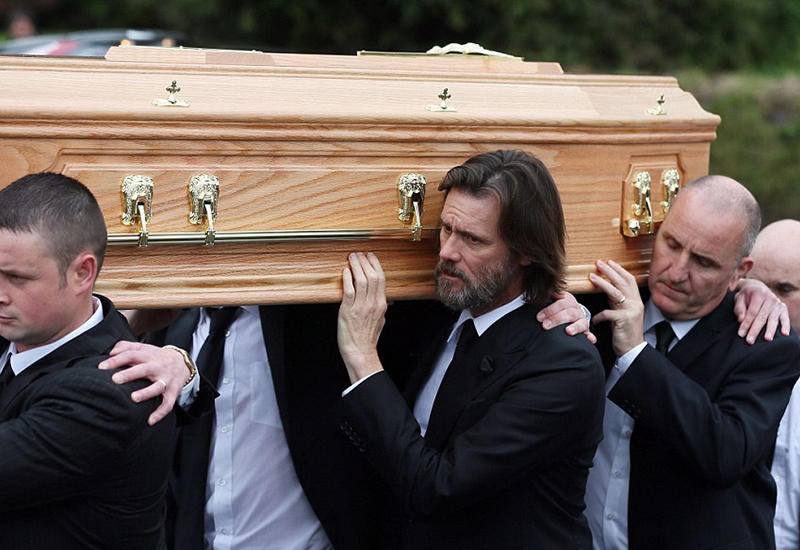Джим Керри расплакался на похоронах своей бывшей