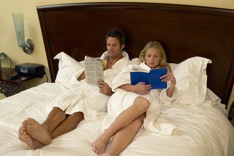 suprugi-v-posteli-domashnee-video