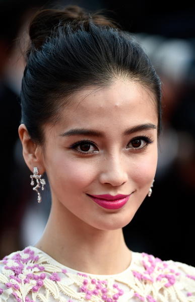 Самая красивая актриса Китая сыграла роскошную свадьбу