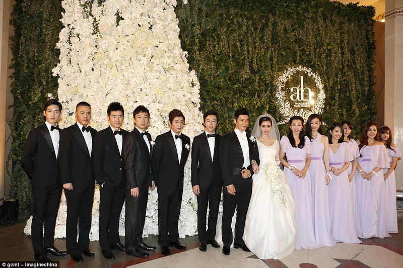 Самая красивая актриса Китая сыграла роскошную свадьбу