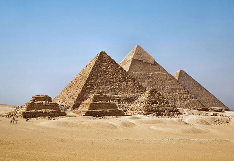 Египет запретил некоторым туристам посещение пирамид